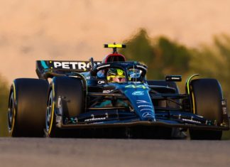 «Как будто её за поводок дёргают». Крофт раскритиковал машину Mercedes