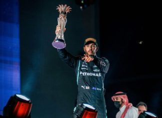 Льюис Хэмилтон: Не намерен никуда уходить из семьи Mercedes