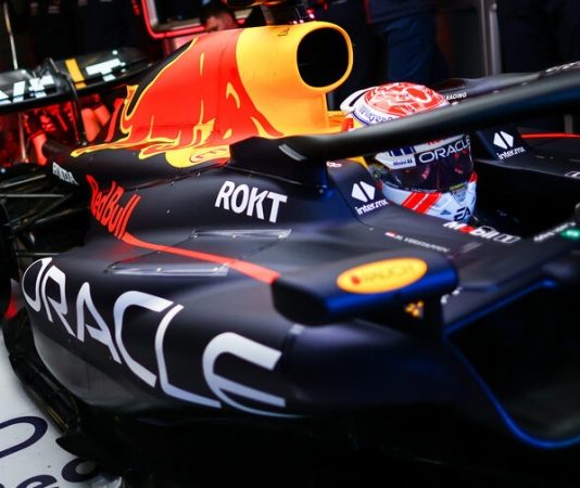 Макс Ферстаппен далеко впереди всех в первой тренировке в Мельбурне