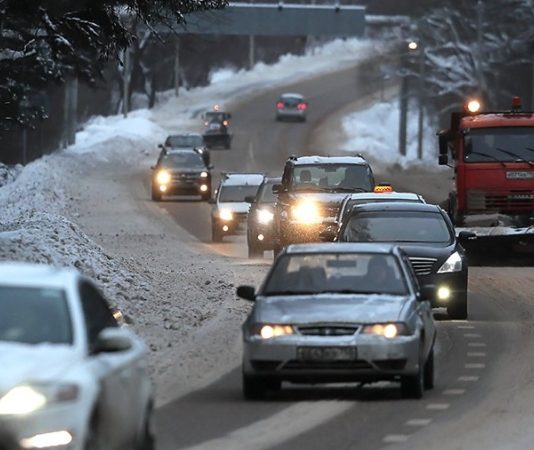 Минтранс Подмосковья призвал водителей придерживаться правил зимнего вождения