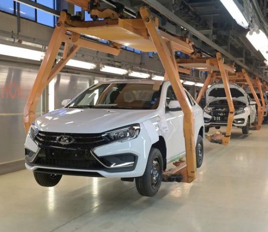 На АвтоВАЗе стартовало производство обновленной Lada Vesta