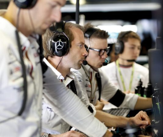 Стала известна причина провала Mercedes – виновные уже уволены