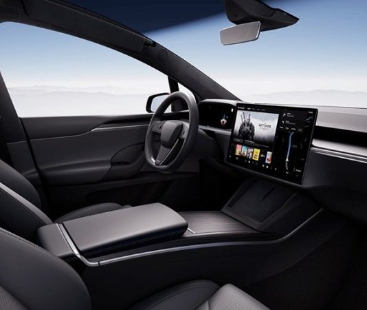 Tesla вернула на электромобили круглый руль