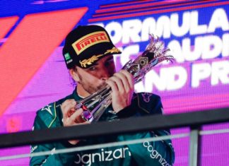 «Тук-тук, откройте». Как Фернандо Алонсо пришёл забирать свой кубок у Джорджа Рассела