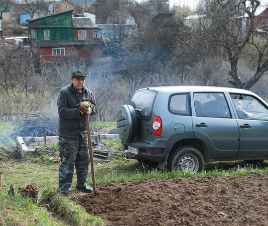 В Госдуме рассказали об оспаривании штрафа за парковку на газоне у дачного участка