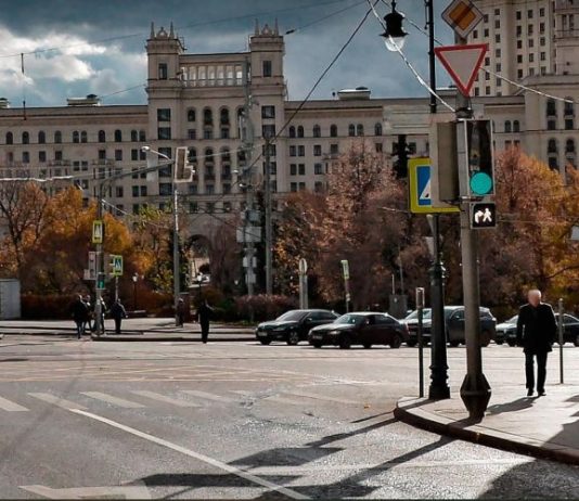 В ПДД появились положения о новом сигнале светофора