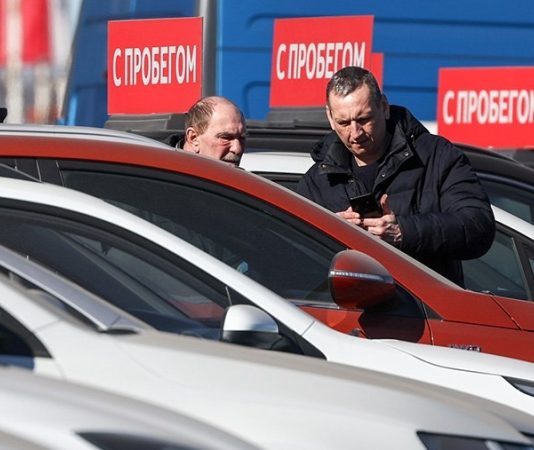В России средняя цена автомобилей с пробегом в марте снизилась на 1%