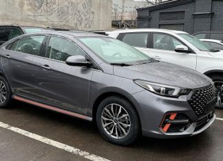 В России заметили седан Omoda S5. Первые фото