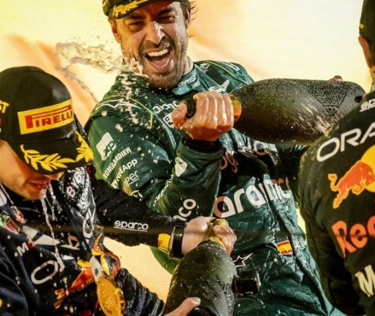 Виталий Петров: Фернандо Алонсо и Aston Martin — главные герои уик-энда в Бахрейне