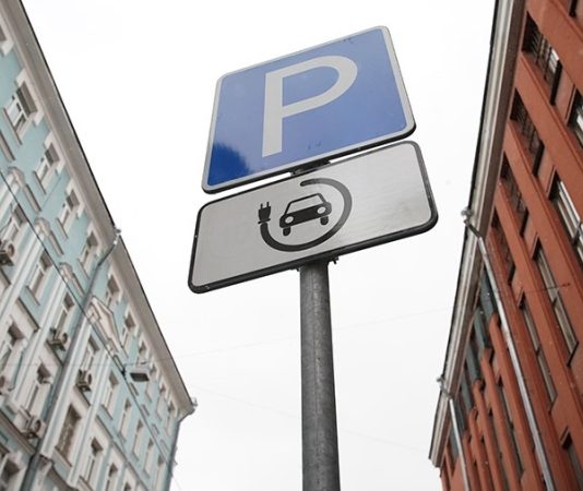 Владельцы электромобилей в Москве будут платить транспортный налог с 2025 года