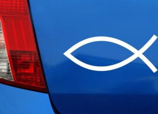Знак рыбки на машине — что означает и зачем он нужен