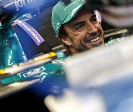 Алонсо рассчитывает одержать победу за счёт конфликта в Red Bull