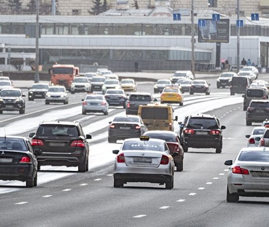 Автодилер сообщил о дефиците в России седанов стоимостью до 2 млн рублей