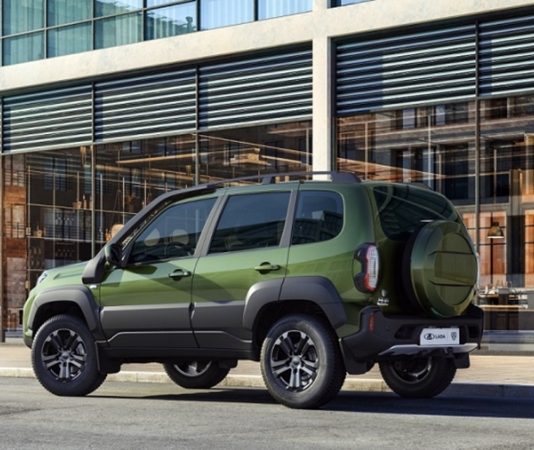АвтоВАЗ начнет продажи «хоккейной» версии Lada Niva Travel
