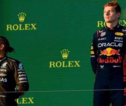 «Да, у Red Bull быстрая машина, и что?» Ферстаппен ответил Хэмилтону