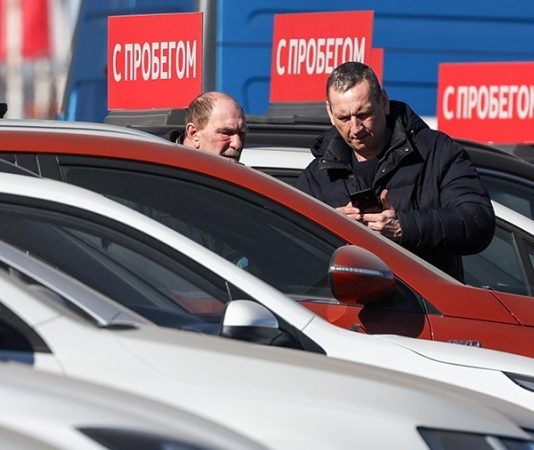 Эксперт объяснила аномалию цен на автомобили в России