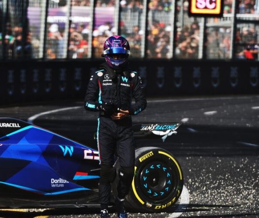 «Извините, мы же не дураки». Петров не согласен с теорией про красные флаги в Формуле 1