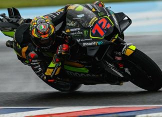 Команда Валентино Росси одержала первую победу в MotoGP и возглавила чемпионат