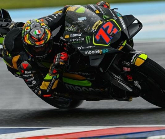 Команда Валентино Росси одержала первую победу в MotoGP и возглавила чемпионат