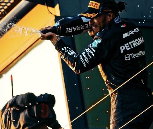 Льюис Хэмилтон обновил очередной рекорд Михаэля Шумахера