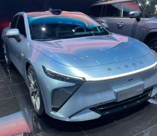 Новые седан и кроссовер Ехeed Exlantix начнут продавать в России