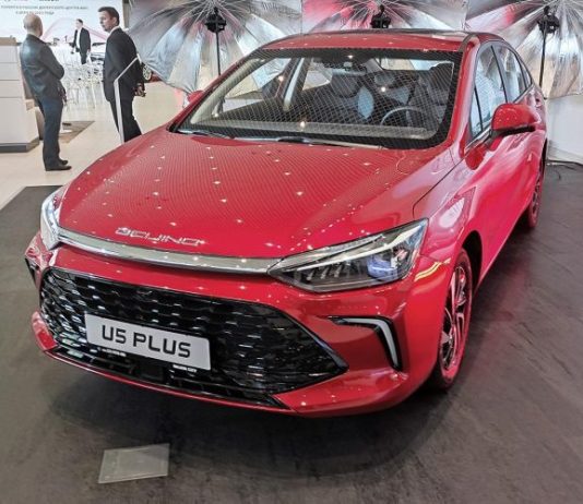 Новый «Москвич6» и недорогие седаны из Китая. Новости недели