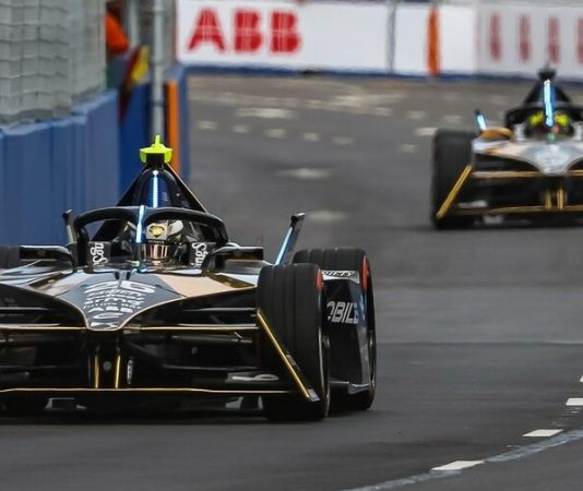 Официально: Роберт Шварцман примет участие в тестах Формулы E