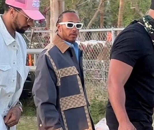 «Он в зеркало вообще смотрит?» Хэмилтону досталось от фанатов