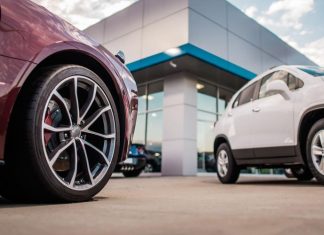 Продажи новых автомобилей в России рухнули на 44,7%