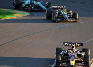 «Пролетел мимо и исчез». Льюис Хэмилтон в шоке от скорости Red Bull на прямых