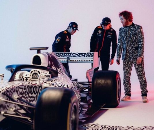 Red Bull предложила фанатам создать ливрею для RB19, и вот что из этого вышло
