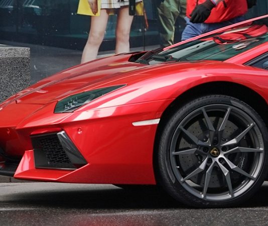 Рынок новых люксовых автомобилей в России упал на 53%