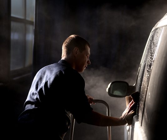 Специалист назвал распространенную ошибку при мойке машины самостоятельно