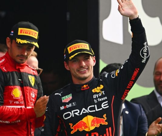 «Тем больше шансов облажаться». Ферстаппен жёстко пошутил о провалах Ferrari