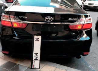 Водителей начали лишать прав за магнитные рамки. Что сказали в ГИБДД