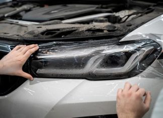 Водители начали ездить с фотохромными фарами. Что за это грозит