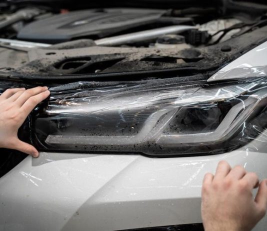Водители начали ездить с фотохромными фарами. Что за это грозит