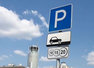 Водителям напомнили о правилах работы платных парковок в праздничные дни