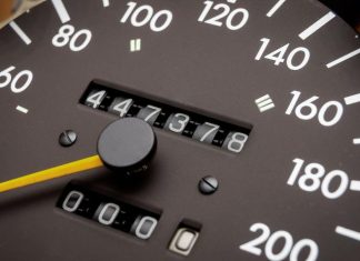 За скрученный пробег предложили лишать свободы и штрафовать. Подробности