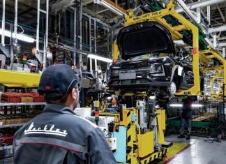 «Москвич» рассказал о проблемах с запуском конвейера после ухода Renault