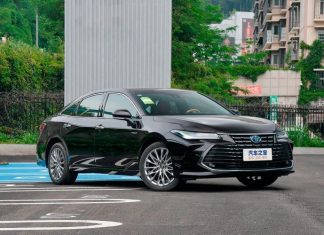 В России дилеры изменили цены на Toyota Avalon и Camry