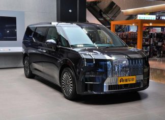 В России появились китайские электрические минивэны Zeekr 009