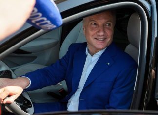 АвтоВАЗ назвал причину проблемы с запуском Lada Aura у Германа Грефа