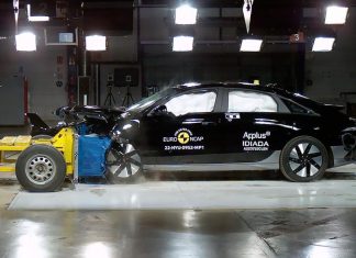 BMW X3 и Genesis GV70 разбили на краш-тестах: на чем безопасно ездить