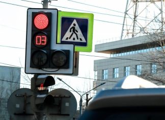 Эксперт назвал ситуации, при которых допустим проезд на красный