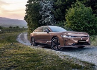 Мечтательная страсть. Тест-драйв очень быстрого электроседана Voyah