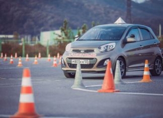 Почему важно развивать практические навыки вождения в автошколе
