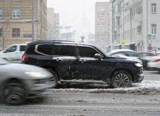 Автоэксперт назвал основные правила вождения в снег