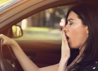 Как не уснуть за рулем и безопасно ездить в жару — советы водителям