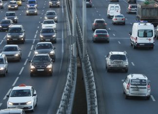 Россиянам разрешили устанавливать квадратные номера спереди автомобиля